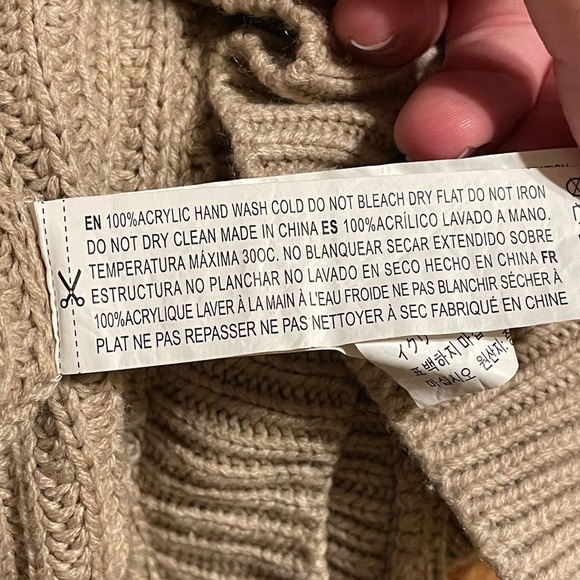 Forever 21 Oversized Cardigan - Picture 5 of 5